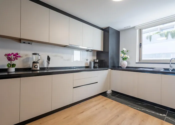 The Queen By Sam Funchal (Madeira)