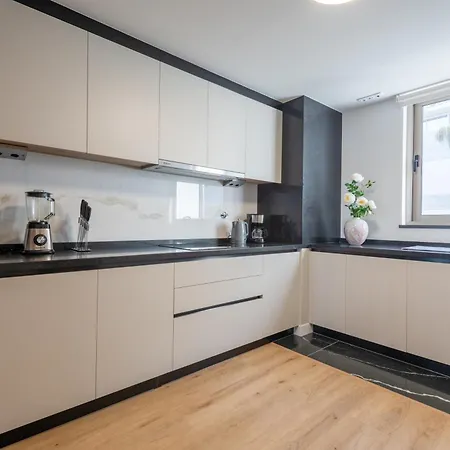 The Queen By Sam Funchal (Madeira)