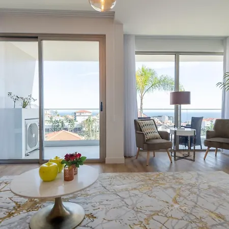 The Queen By Sam * Funchal (Madeira)