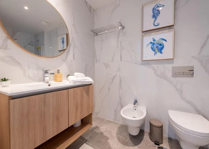 The Queen By Sam * فونشال