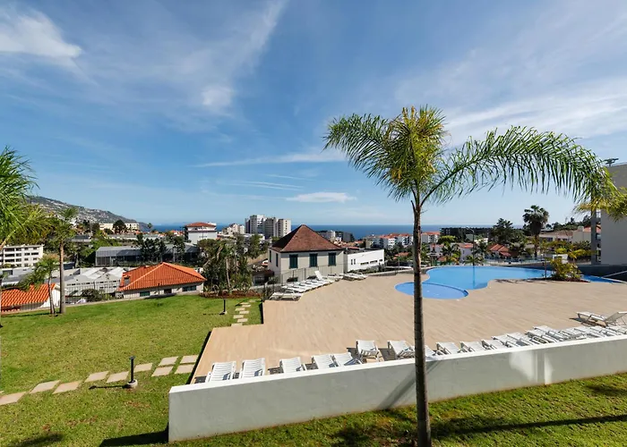 The Queen By Sam * פונשל