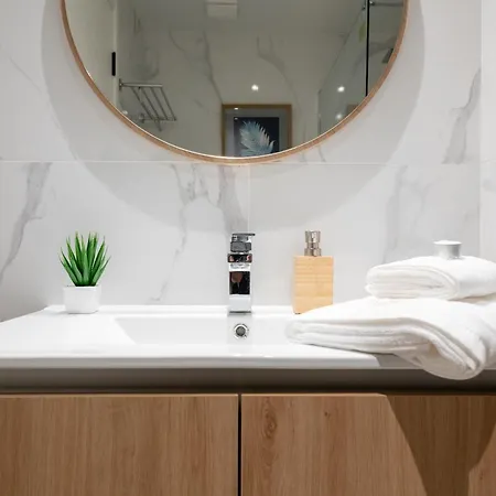 The Queen By Sam Funchal